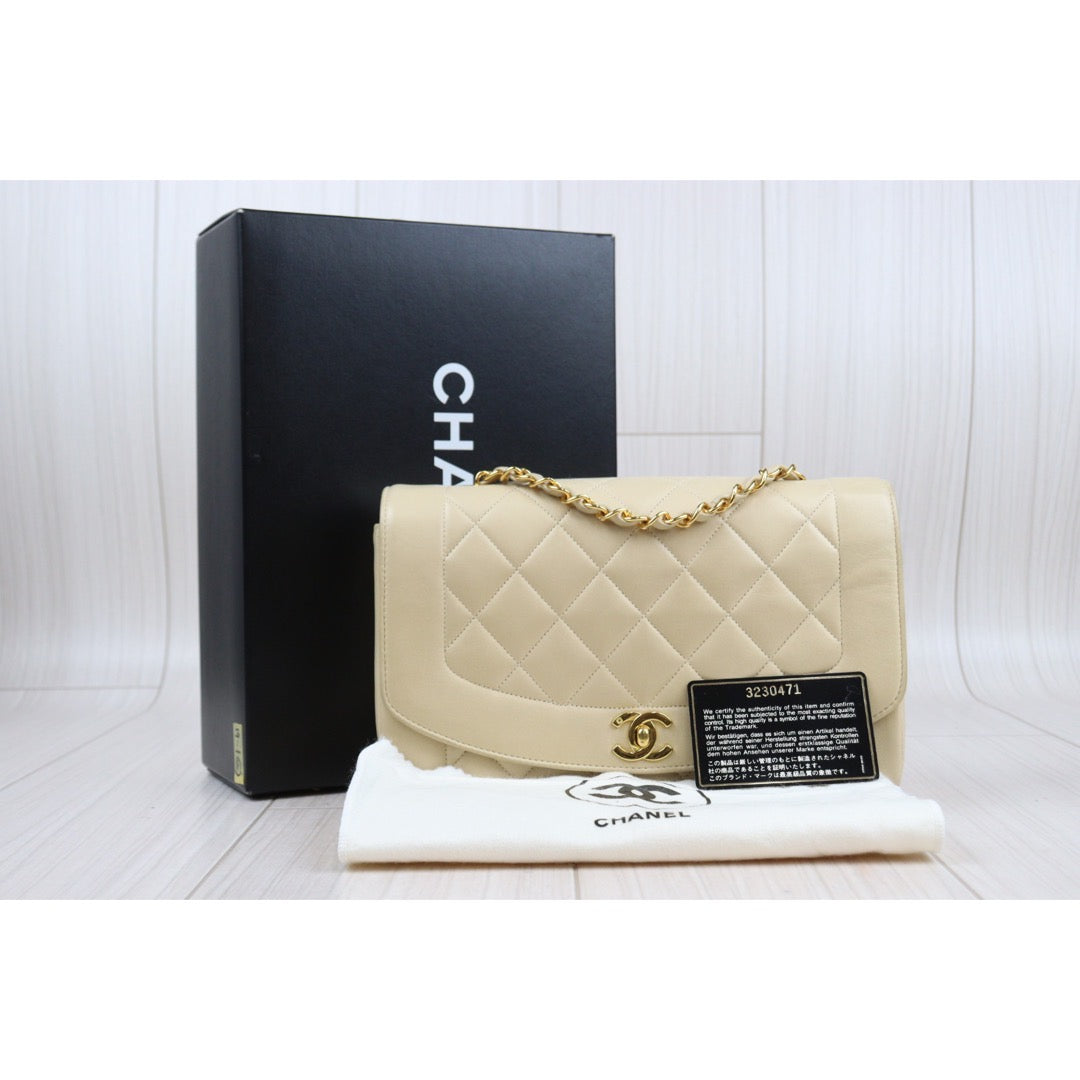 Rank AB ｜CHANEL Matrasse Diana 25 Lamb Skin Beige Shoulder Bag  ｜V24031229