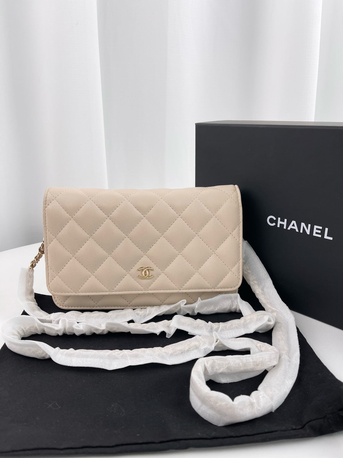 Include Entrupy Certificate of Authenticity｜Very Good ( Rank A) ｜CHANEL Lambskin Beige WOC Chain Bag