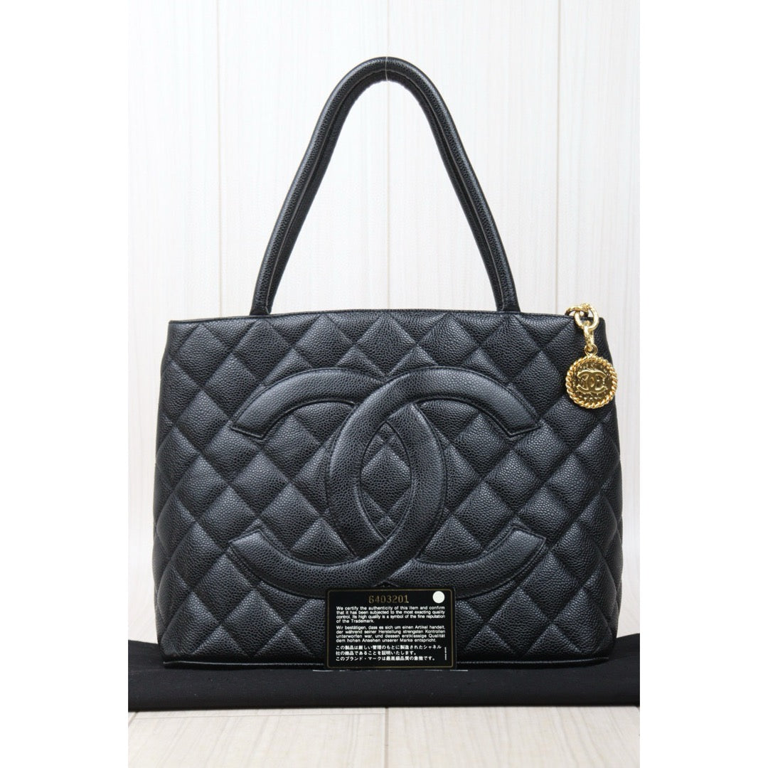 Very Good ( Rank A) ｜ CHANEL Caviar Skin Leather Calf Leather Tote Bag Black Made In 2000～2002 Year｜24122615