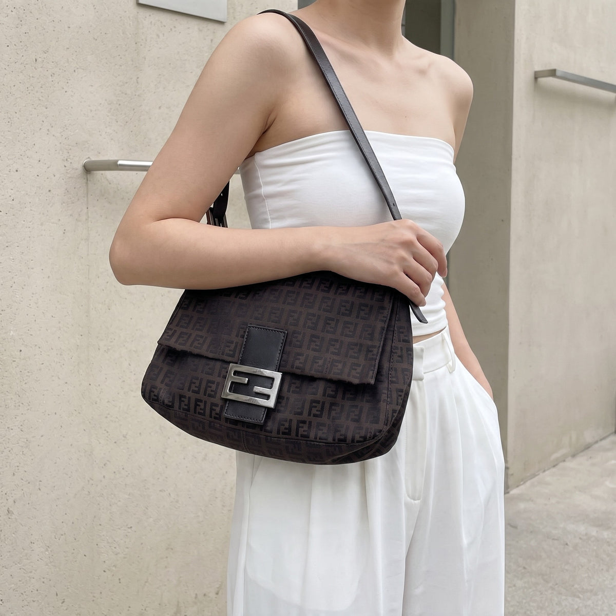 Include Entrupy Certificate of Authenticity｜Good ( Rank AB)｜ FENDI Zucca Mamma Baguette Shoulder Bag Brown｜Z26092102