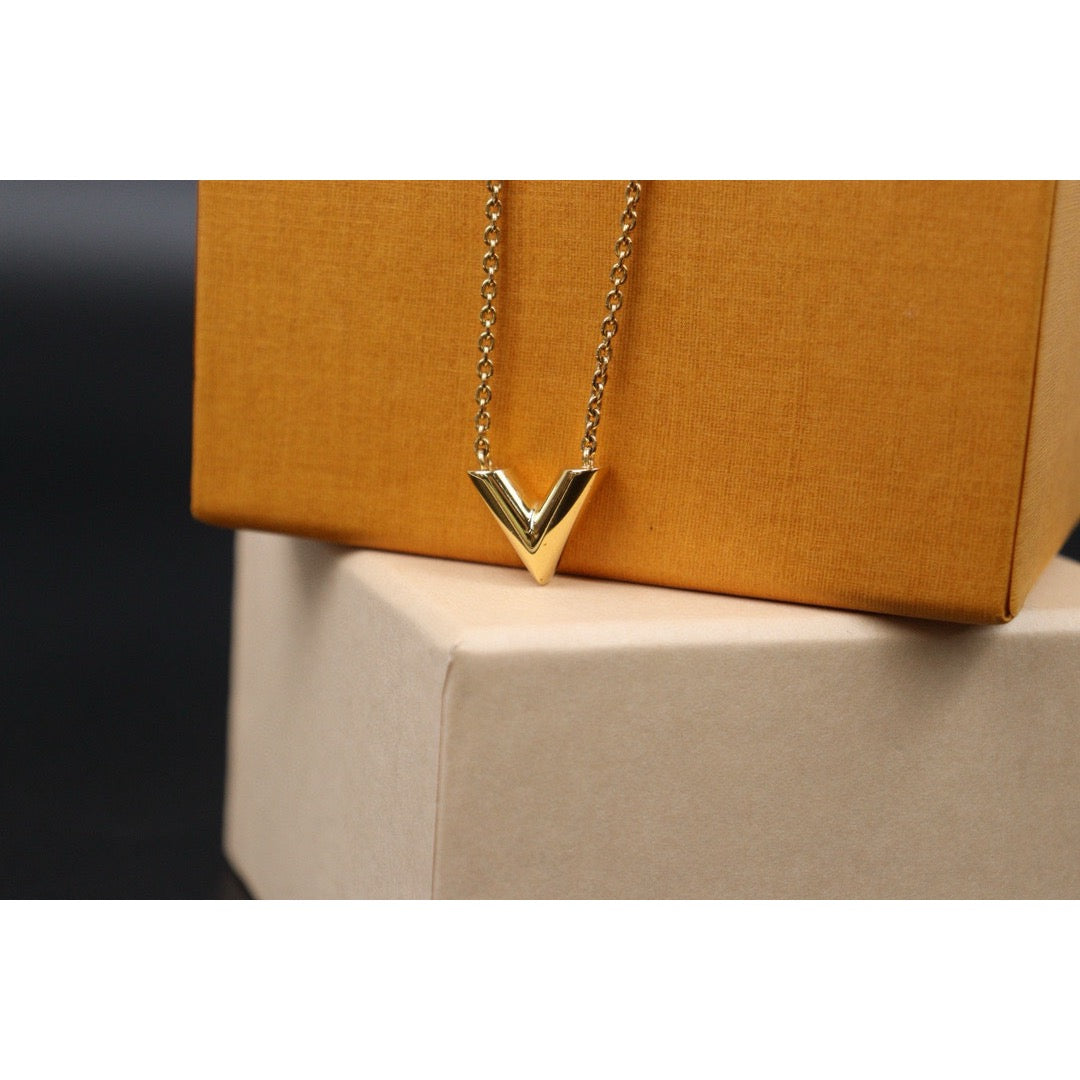 Very Good ( Rank A) ｜ LV Collier Essential V Necklace ｜24110707