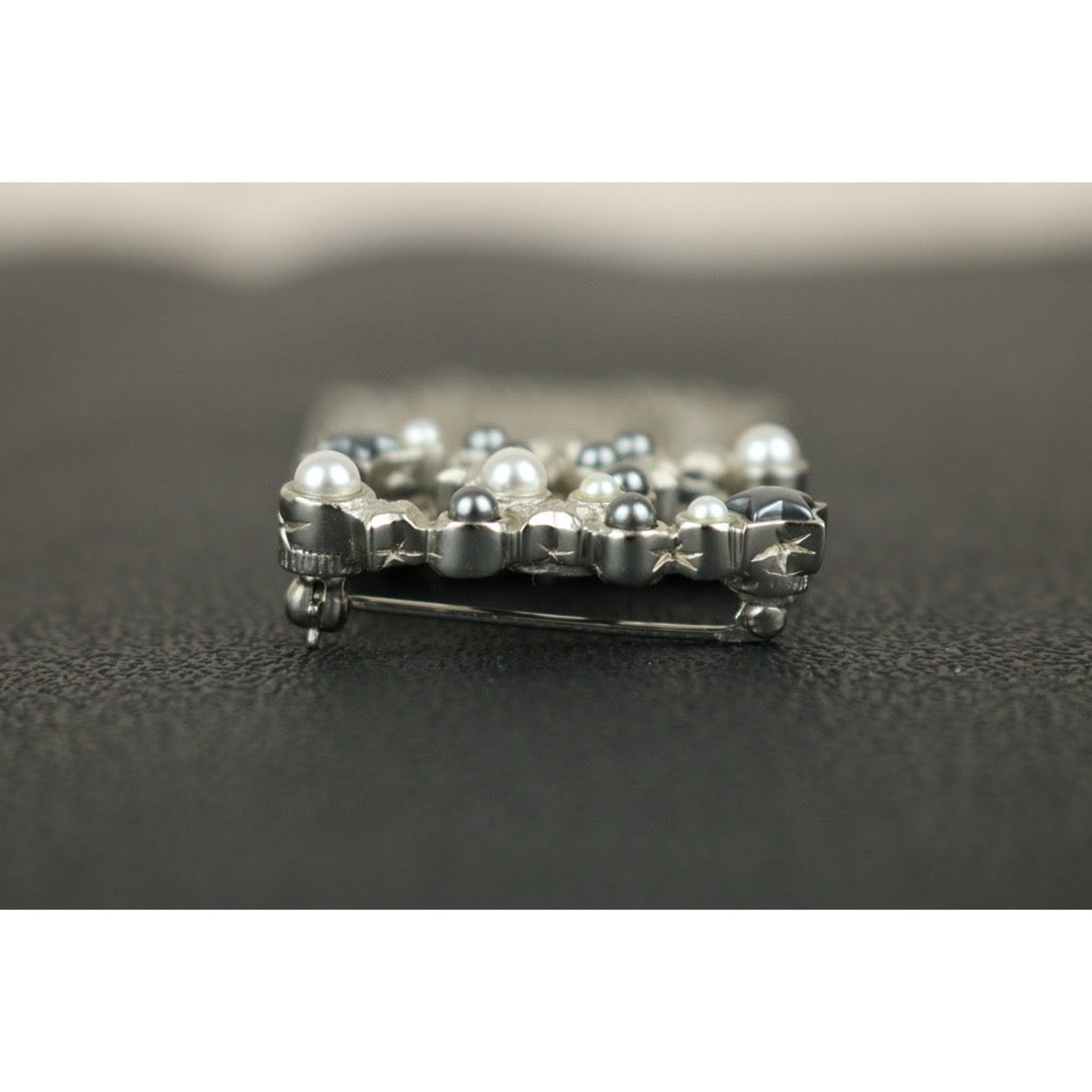 Very Good ( Rank A)｜ CHANEL  Coco Mark Silver Colorblock Pearl  Brooch ｜F25012308
