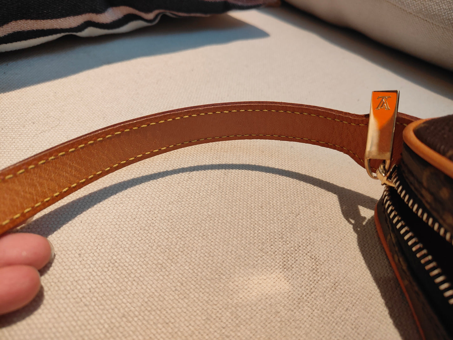Good ( Rank AB)｜LV Monogram Pochette Croissant Shoulder Bag