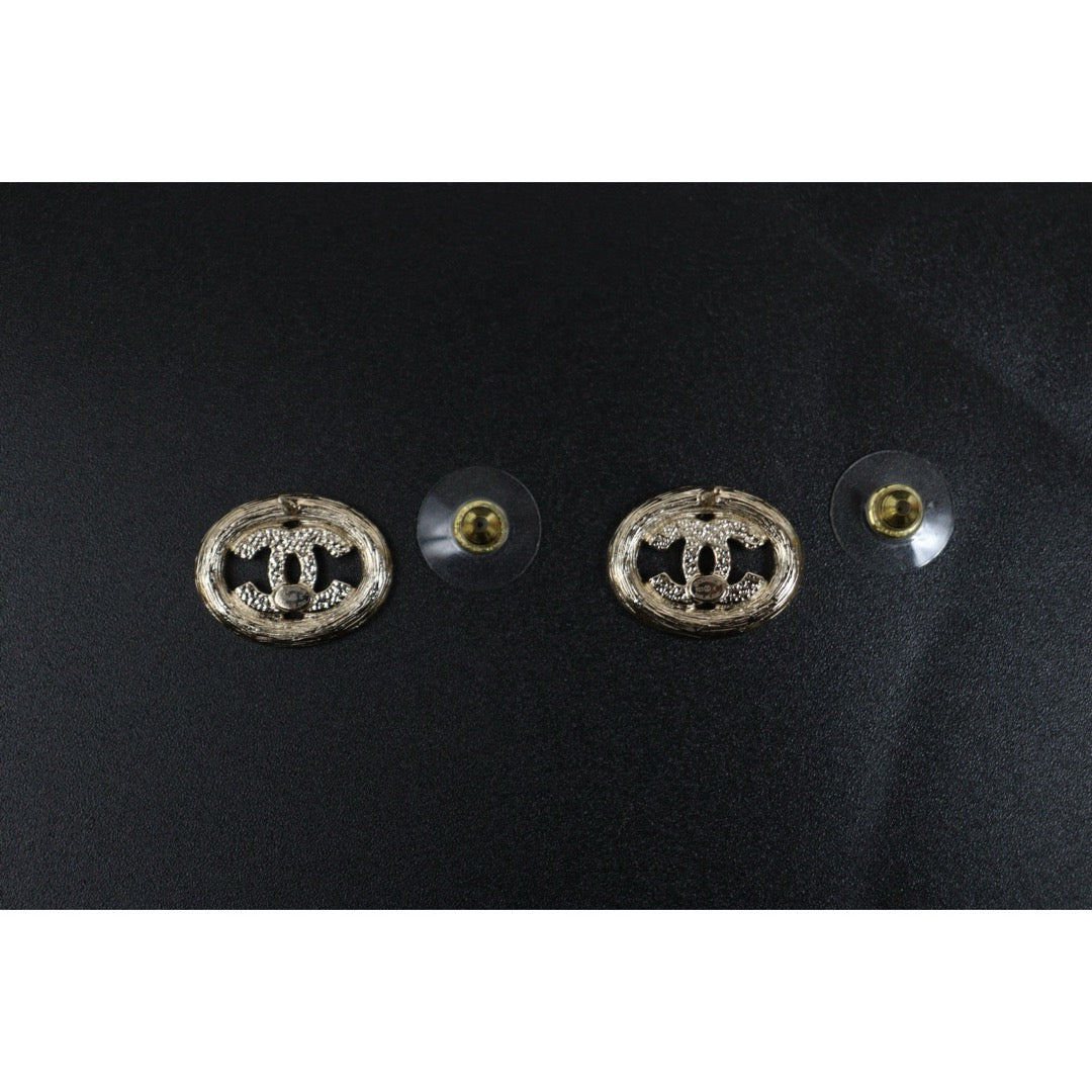 Include Authentic Detective Certificate of Authenticity｜Excellent（Rank SA）｜ CHANEL B23K Coco Mark Rhinestone Golden Relief Oval Earrings Made In 2023Year｜S26031018