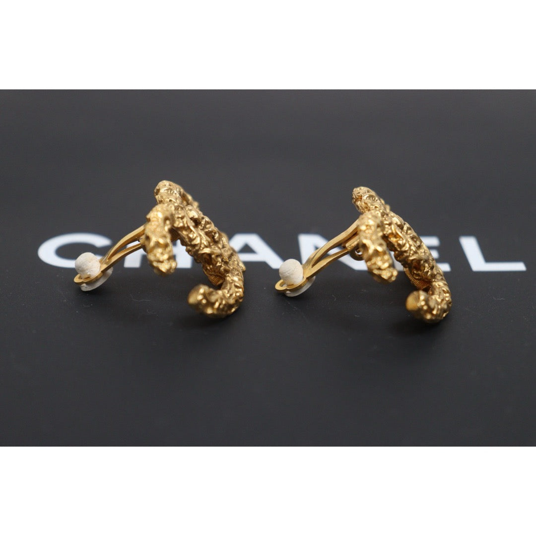 Include Authentic Detective Certificate of Authenticity｜Very Good ( Rank A) ｜CHANEL COCO Mark Crush Ear Cuffs Earrings ｜26070309