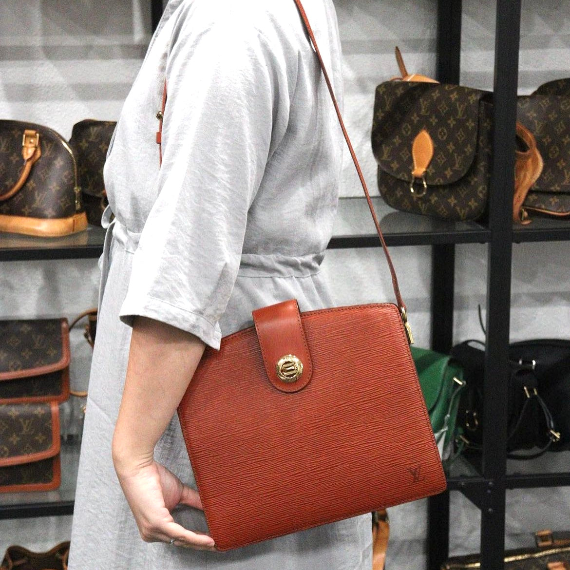 Rank A ｜ LV Epi Shoulder Bag Brown｜23111202