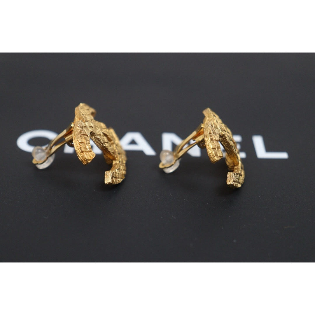 Include Authentic Detective Certificate of Authenticity｜Very Good ( Rank A) ｜ CHANEL  Coco Mark  Golden Weave Earrings｜26062605