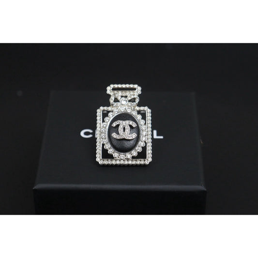 Include Authentic Detective Certificate of Authenticity｜Good ( Rank AB)｜ CHANEL 22B Coco Mark Lambskin Leather Rhinestone Brooch Made in 2022 Year｜26072206