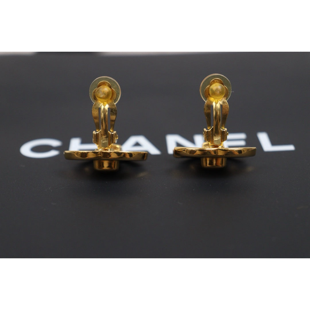 Include Authentic Detective Certificate of Authenticity｜Very Good ( Rank A) ｜CHANEL 96A Vintage Earrings Made In 1996 Year ｜26062609