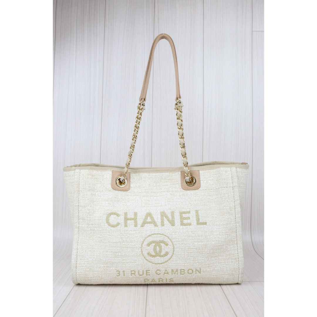 Very Good ( Rank A)｜ CHANEL Canvas Tote Bag White Beige   Made In 2018-2019 Year｜24080505