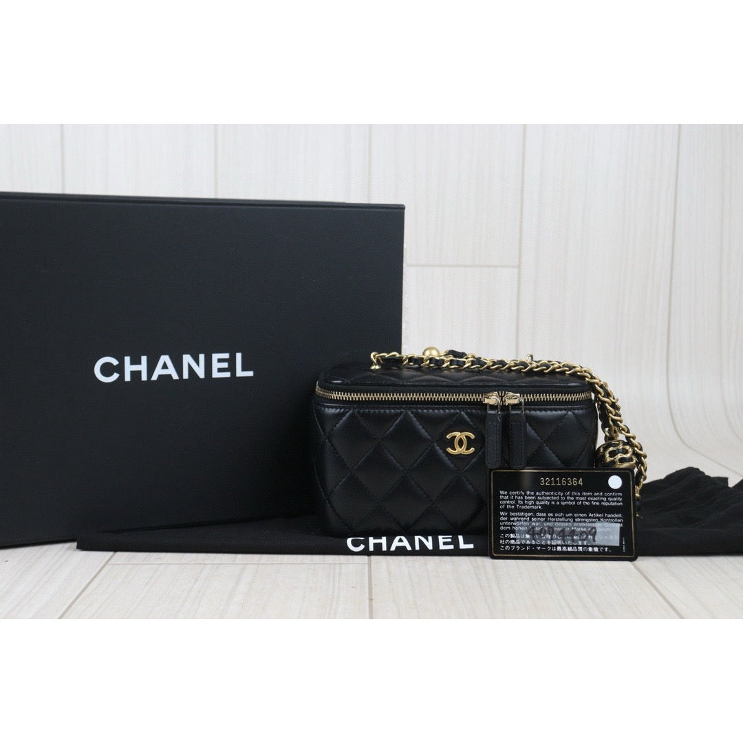 Very Good ( Rank A)｜ CHANEL Matrasse Lamb Skin Vanity Shoulder Bag  Made In 2022～2023Year ｜P24083011