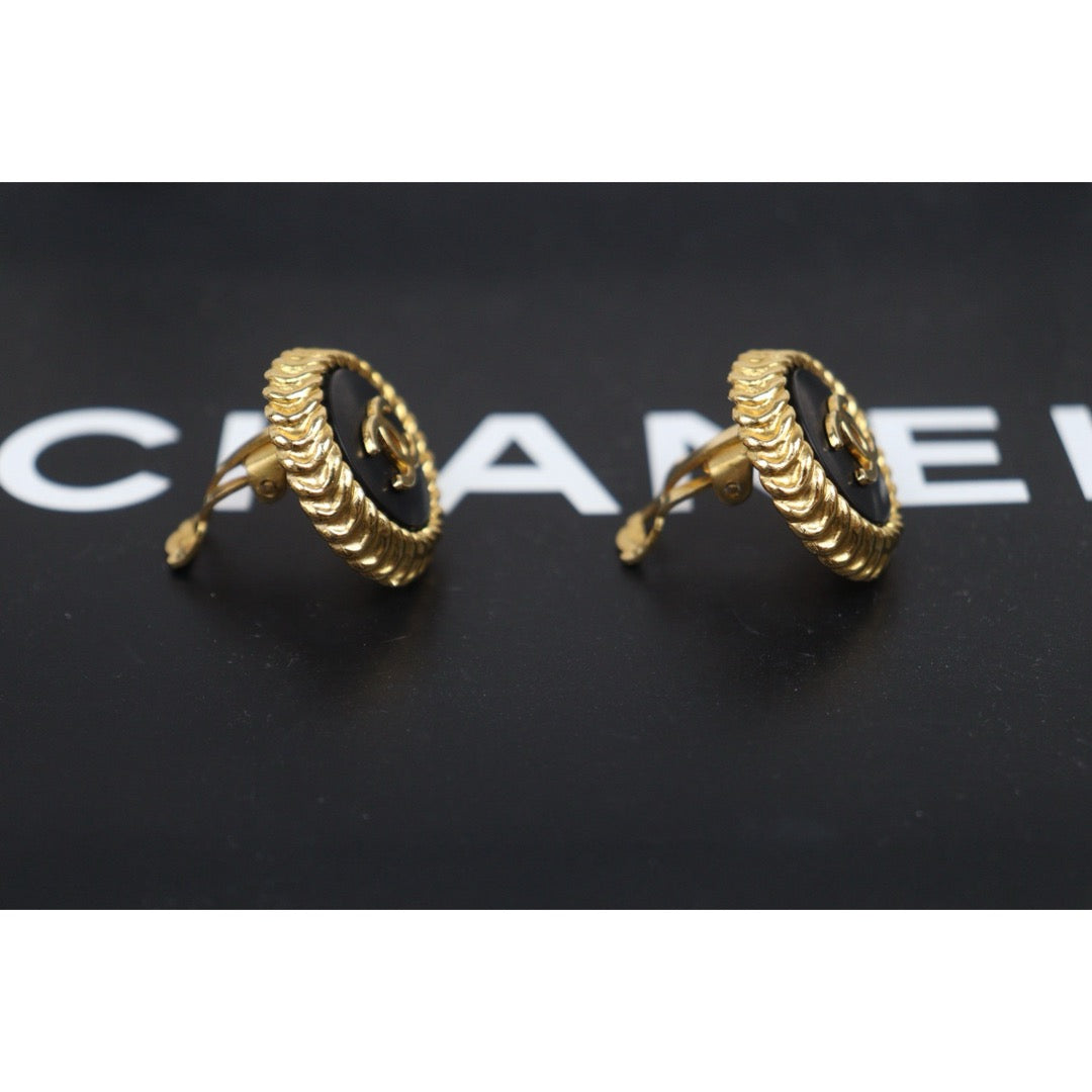 Very Good ( Rank A) ｜ CHANEL Coco Mark  Viatage Gold Earrings Made In 1996Year ｜25102305