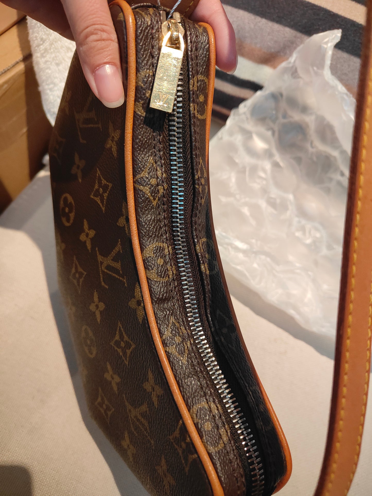 Good ( Rank AB)｜LV Monogram Pochette Croissant Shoulder Bag