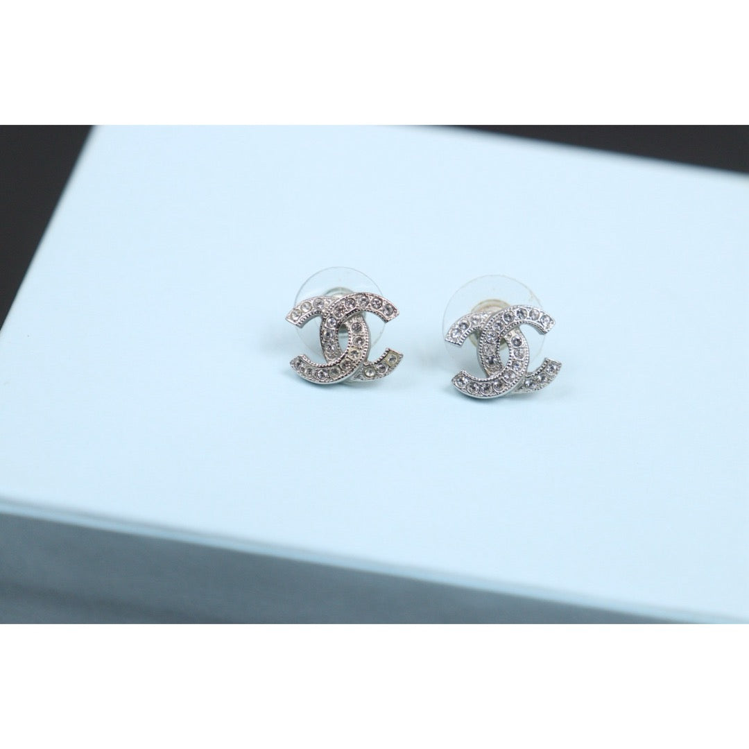 Good ( Rank AB)｜ CHANEL Coco Mark Rhinestone Earrings Silver｜V25100718