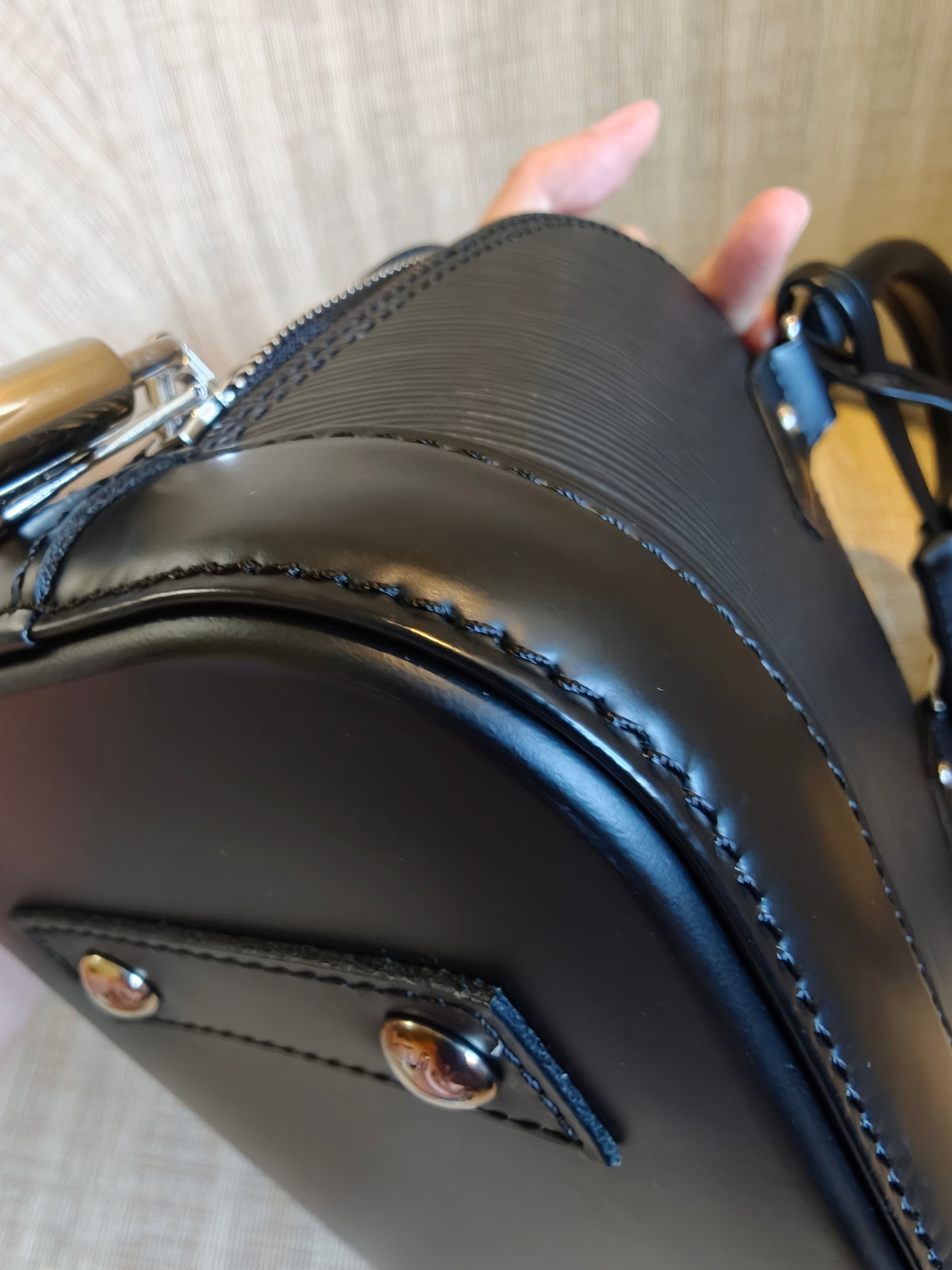 Include Entrupy Certificate of Authenticity｜Very Good ( Rank A) ｜Louis Vuitton Epi Alma BB HandBag Shoulder Bag