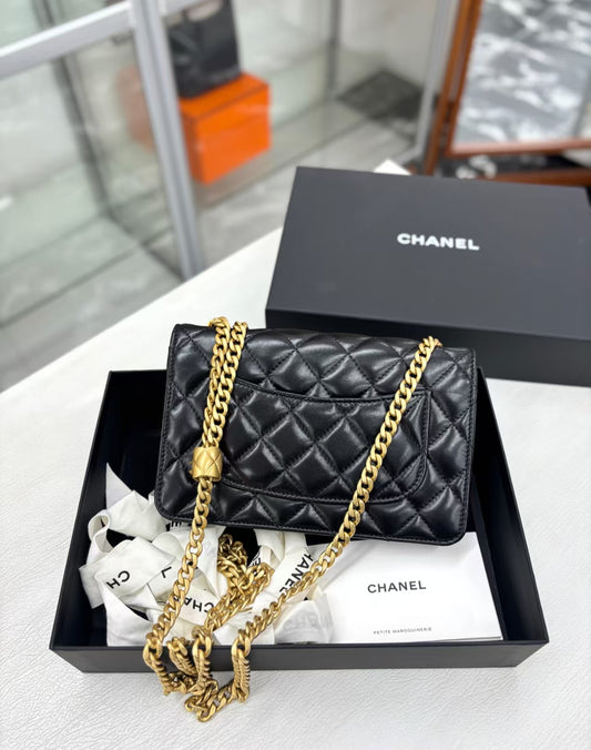 Include Entrupy Certificate of Authenticity｜Very Good ( Rank A)｜ CHANEL Matelasse Lam skin WOC Black