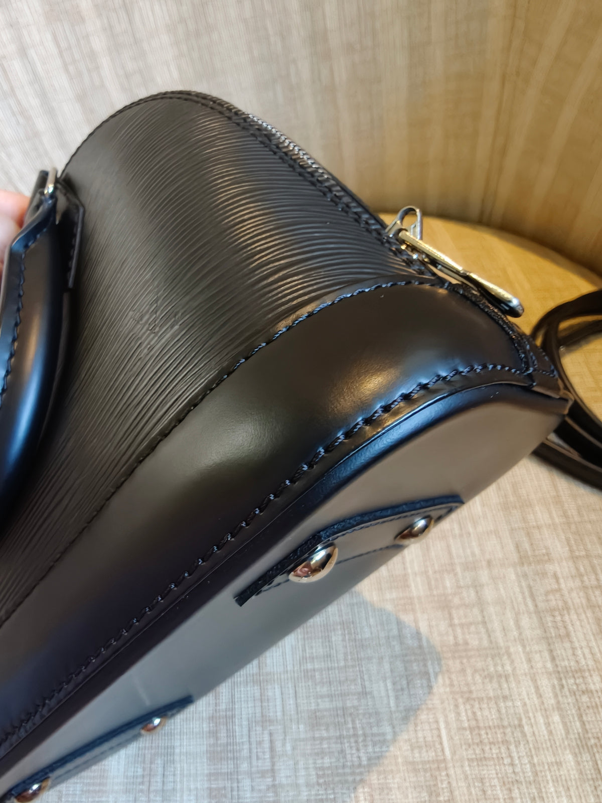 Include Entrupy Certificate of Authenticity｜Very Good ( Rank A) ｜Louis Vuitton Epi Alma BB HandBag Shoulder Bag