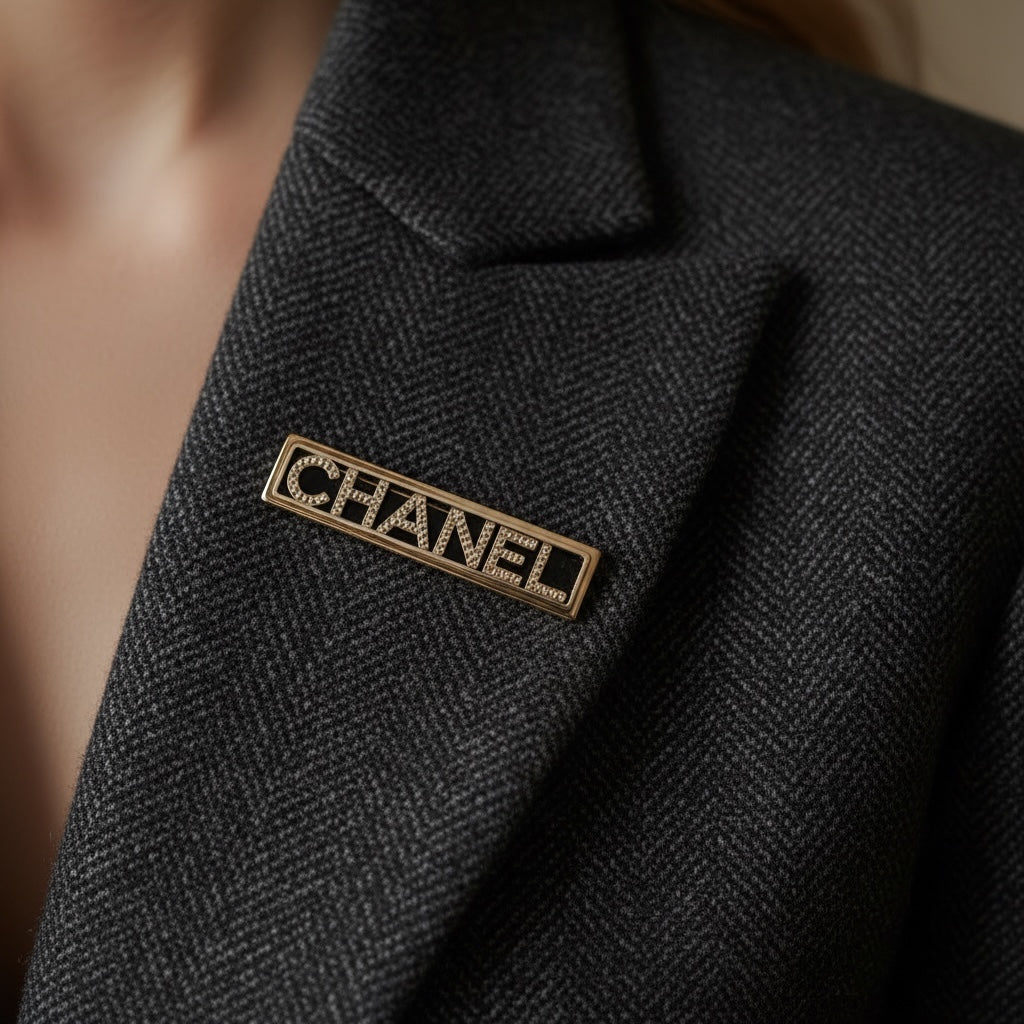 Include Authentic Detective Certificate of Authenticity｜Excellent（Rank SA）｜ CHANEL A23P Logo  Rhinestone  Brooch Made In 2023Year ｜S26031023