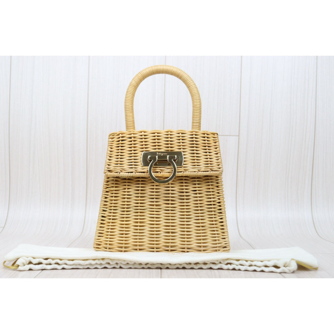 Very Good ( Rank A) ｜Ferragamo Gancini Bamboo Handbag ｜P25041402