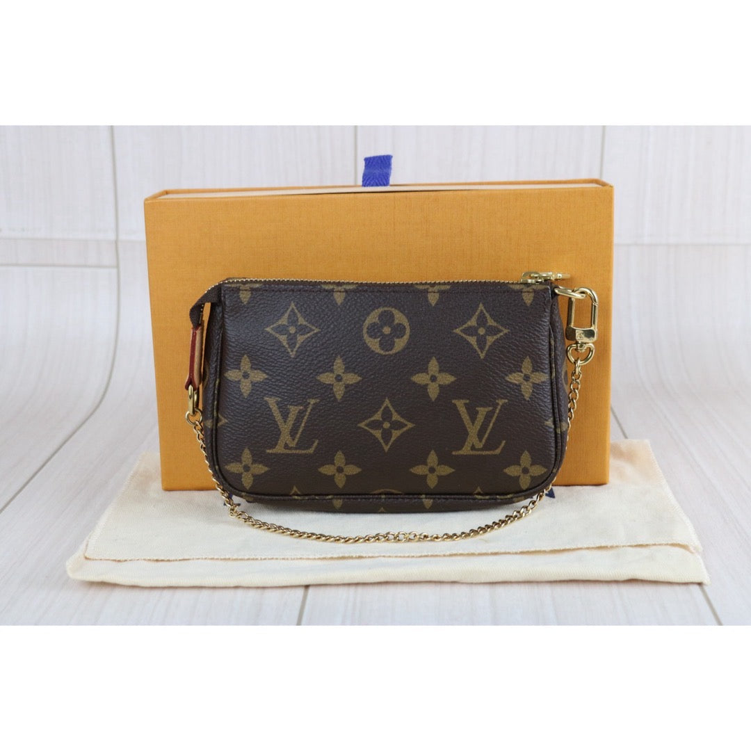 Include Entrupy Certificate of Authenticity｜Very Good ( Rank A) ｜ Louis Vuitton Monogram Mini Pochette Accessoire｜X26051806