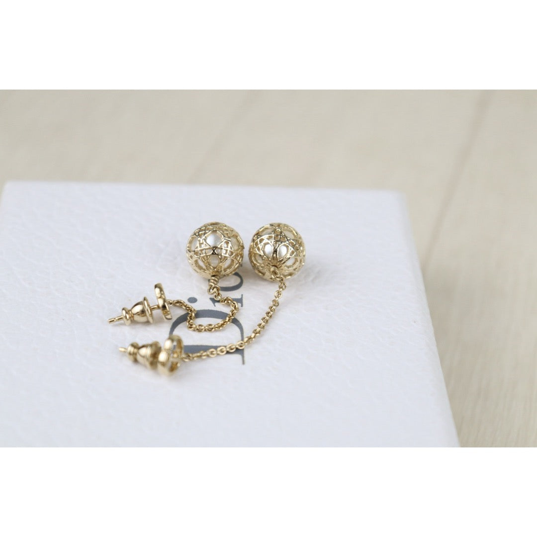 Include Authentic Detective Certificate of Authenticity｜Very Good ( Rank A) ｜ Dior CD Pearl Pendant Earring ｜S26040302