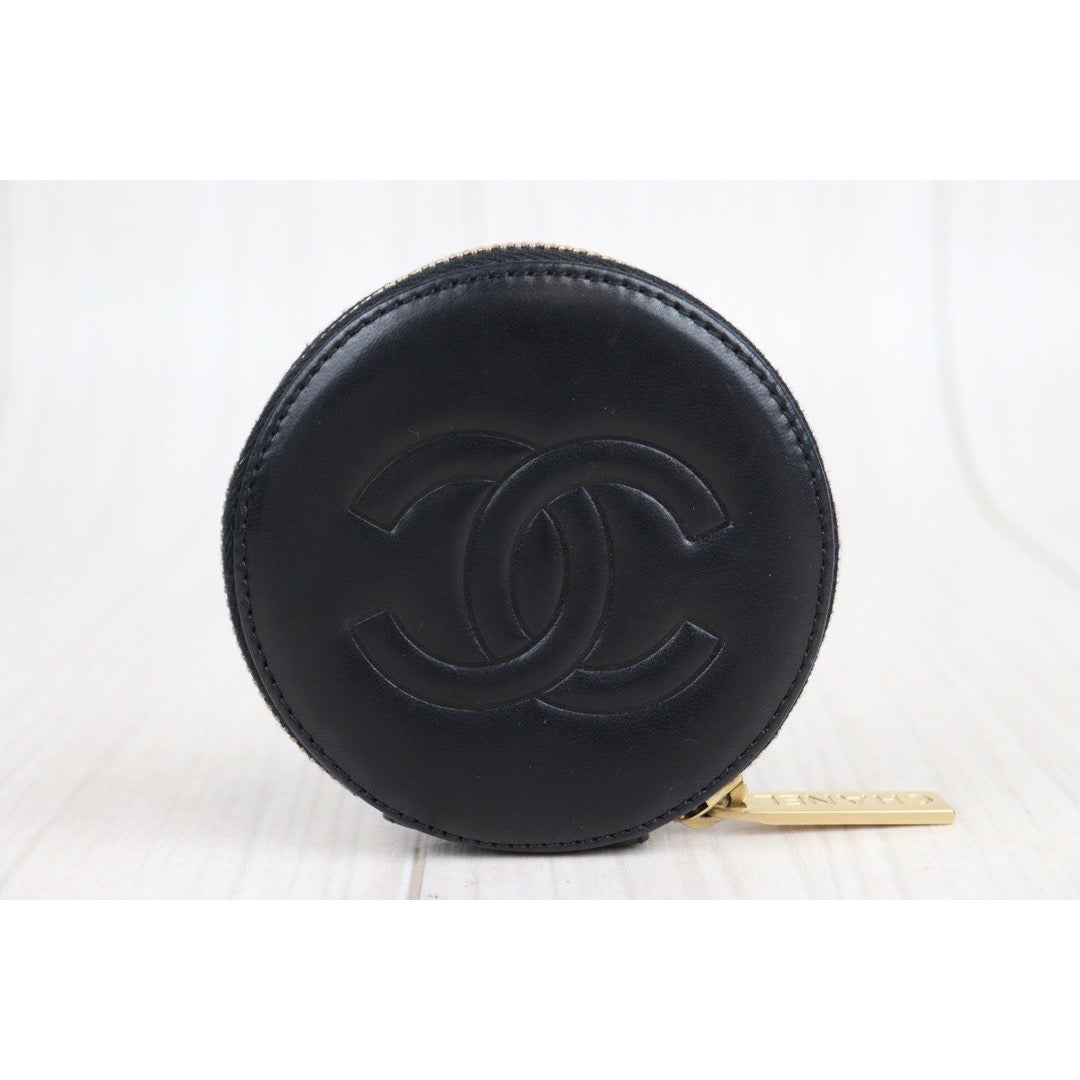 Rank A ｜CHANEL  Lamb Leather Camellia Coin Holder｜V23102827