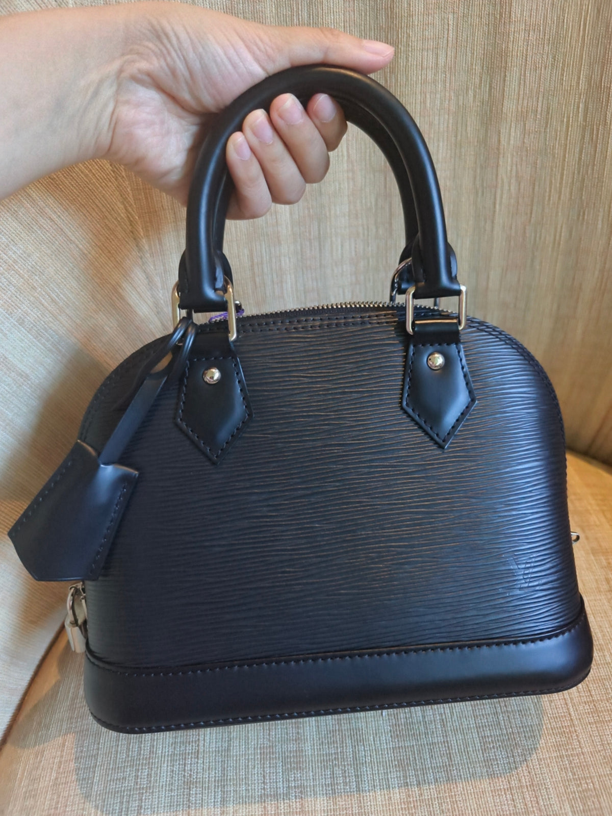 Include Entrupy Certificate of Authenticity｜Very Good ( Rank A) ｜Louis Vuitton Epi Alma BB HandBag Shoulder Bag
