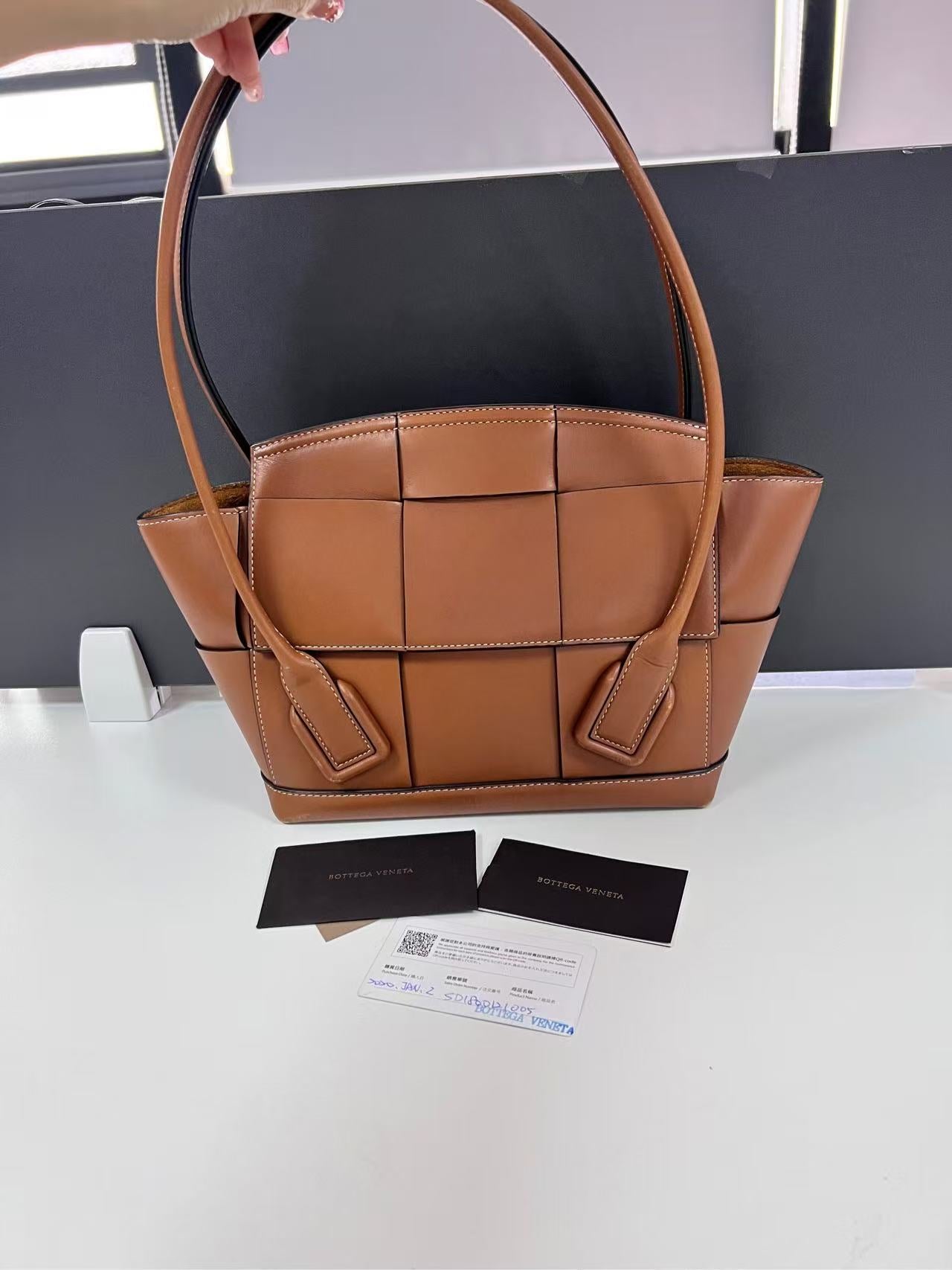 Bottega Veneta arco 33 Bag