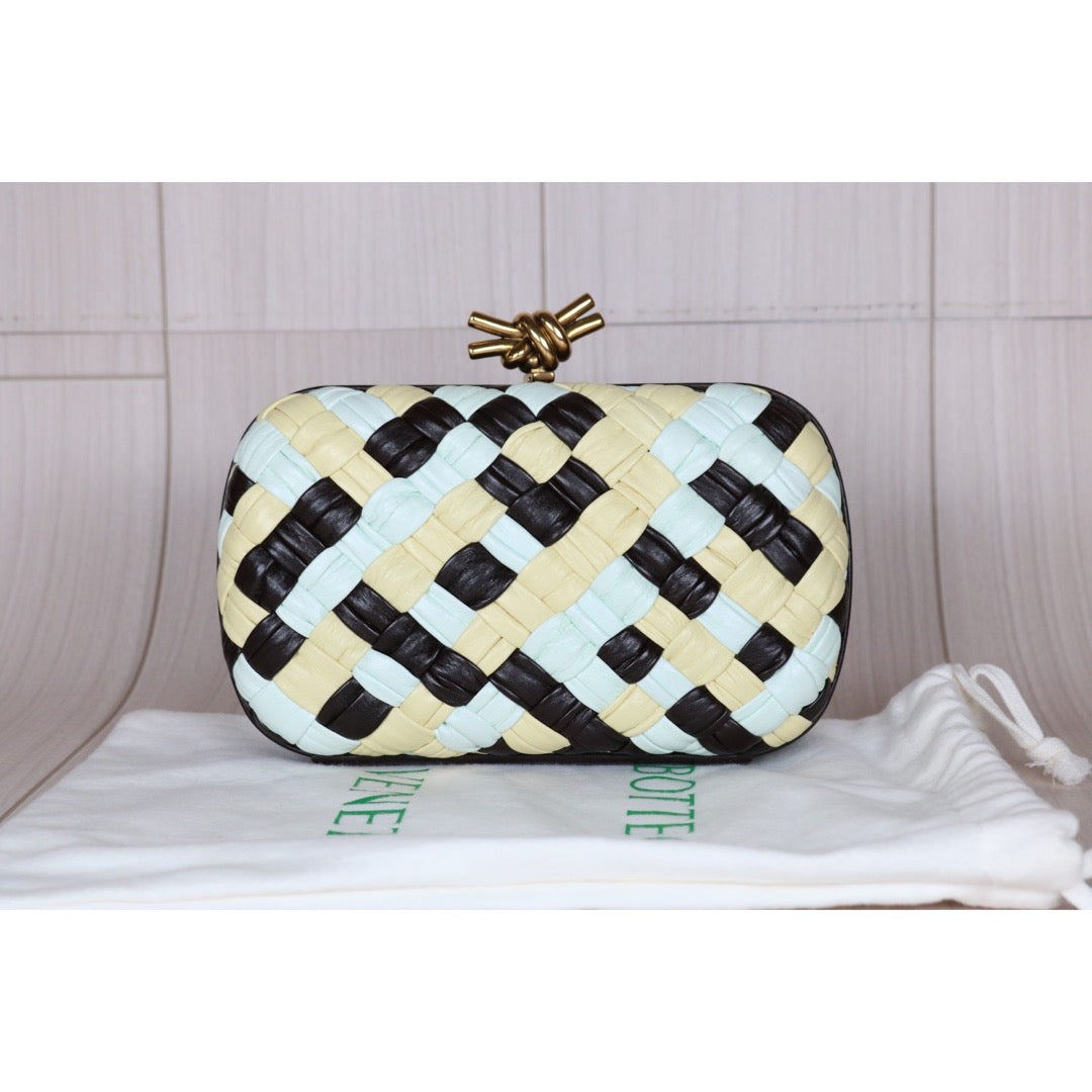 Rank SA｜  Bottega Veneta  Lamb Skin Braid Knot Clutch Bag ｜S24061401