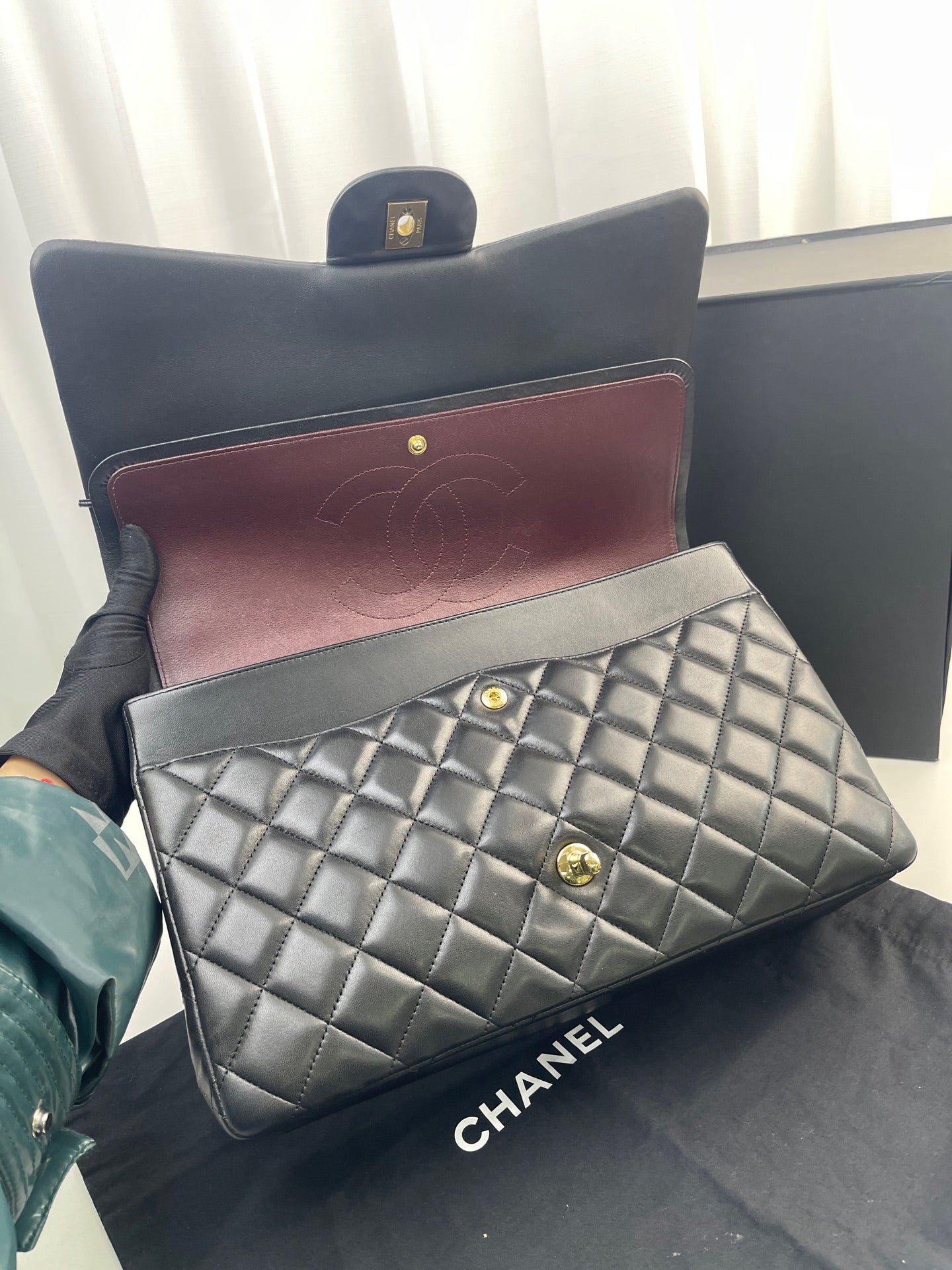 Very Good ( Rank A)｜CHANEL Matrasse Chain Lam Skin Maxi Black