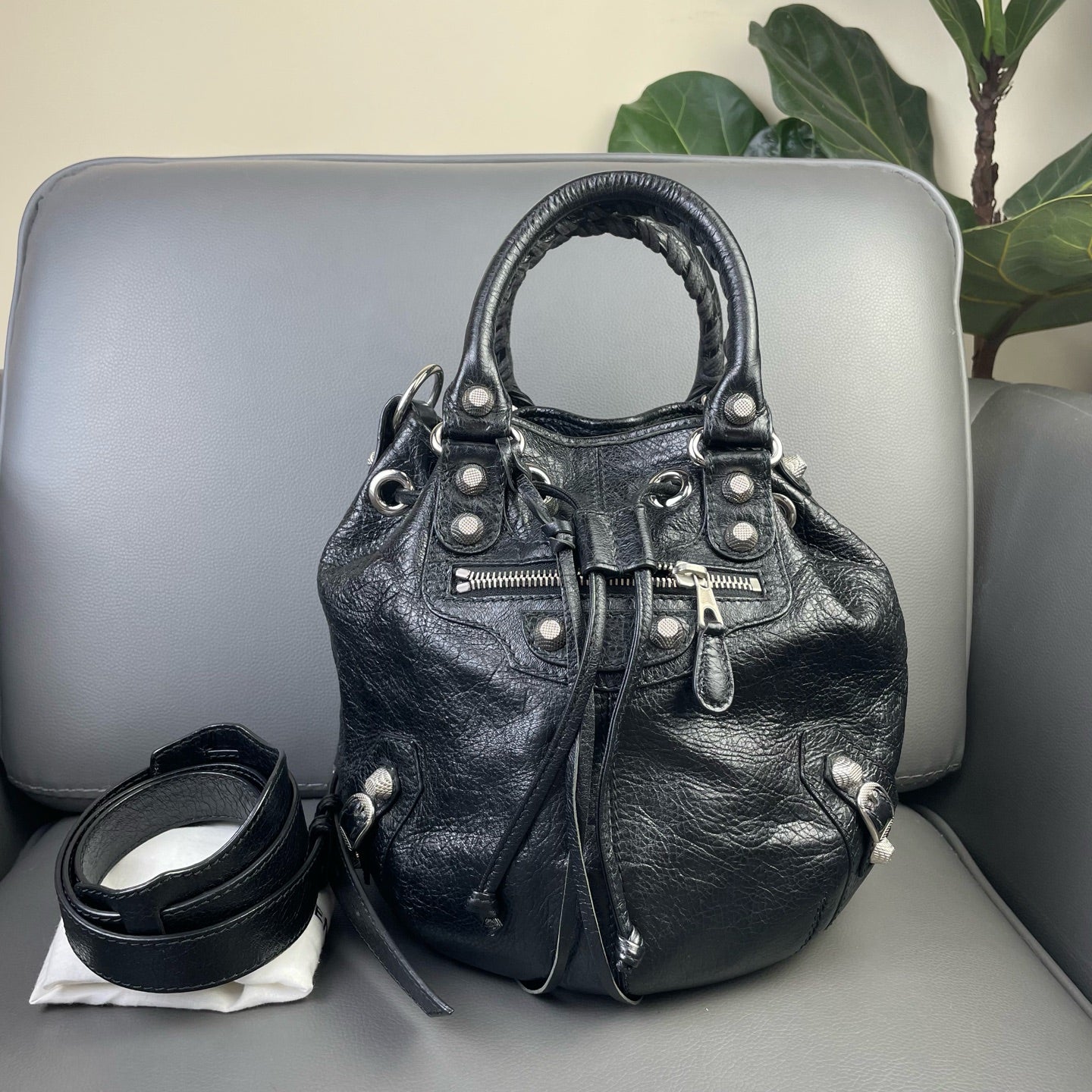 Very Good ( Rank A)｜Balenciaga Le cagole Shoulder Bag Black