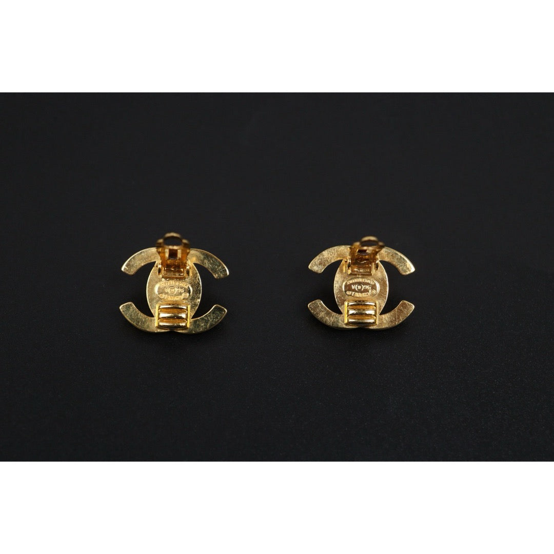 Include Authentic Detective Certificate of Authenticity｜Very Good ( Rank A) ｜CHANEL 96A Vintage Rhinestone Earrings Made In 1996 Year ｜26041311