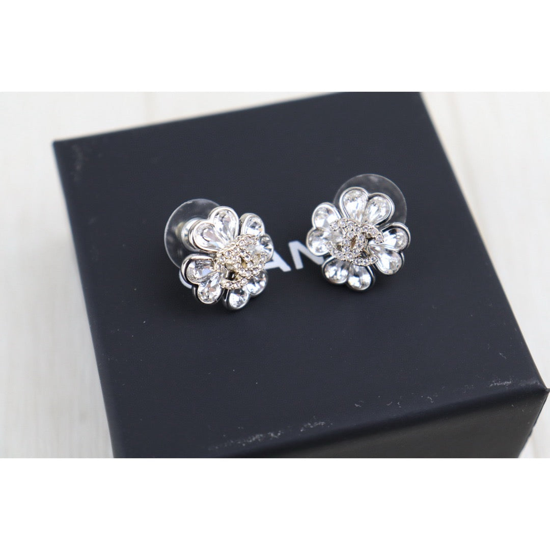 Very Good ( Rank A)｜ CHANEL  Coco Mark  Four leaf clover Rhinestone  Earrings ｜H25011105
