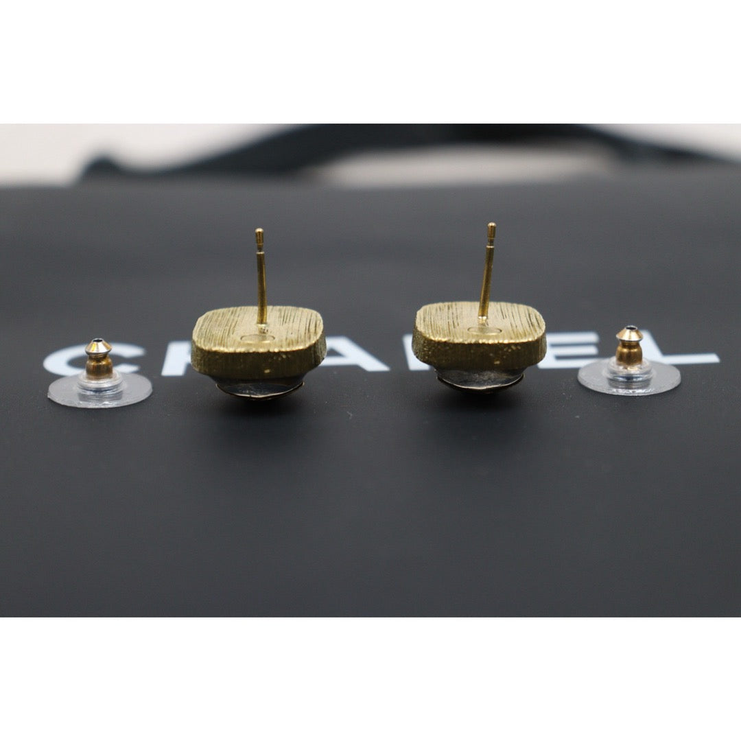 Include Authentic Detective Certificate of Authenticity｜Very Good ( Rank A) ｜CHANEL L20K Coco Mark Golden Earrings Made In 2020Year ｜26051807