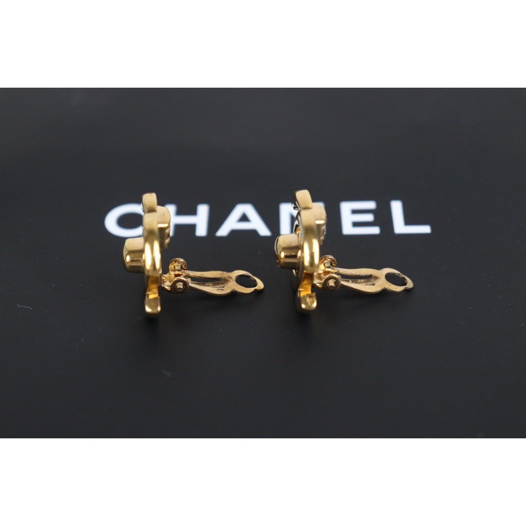 Rank A ｜CHANEL Vintage 18K Gold Plating Earrings  Made In 1997 Year ｜23101203