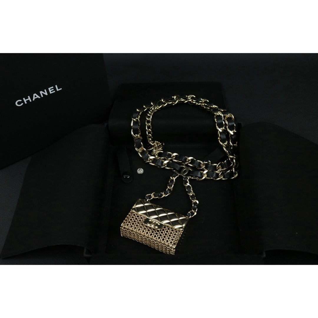 Include Authentic Detective Certificate of Authenticity｜Very Good ( Rank A) ｜ CHANEL B21S  Coco Mark  Leather  Double Chain Tinybag Waist Chain Made In 2021Year Limited edition｜S26062105