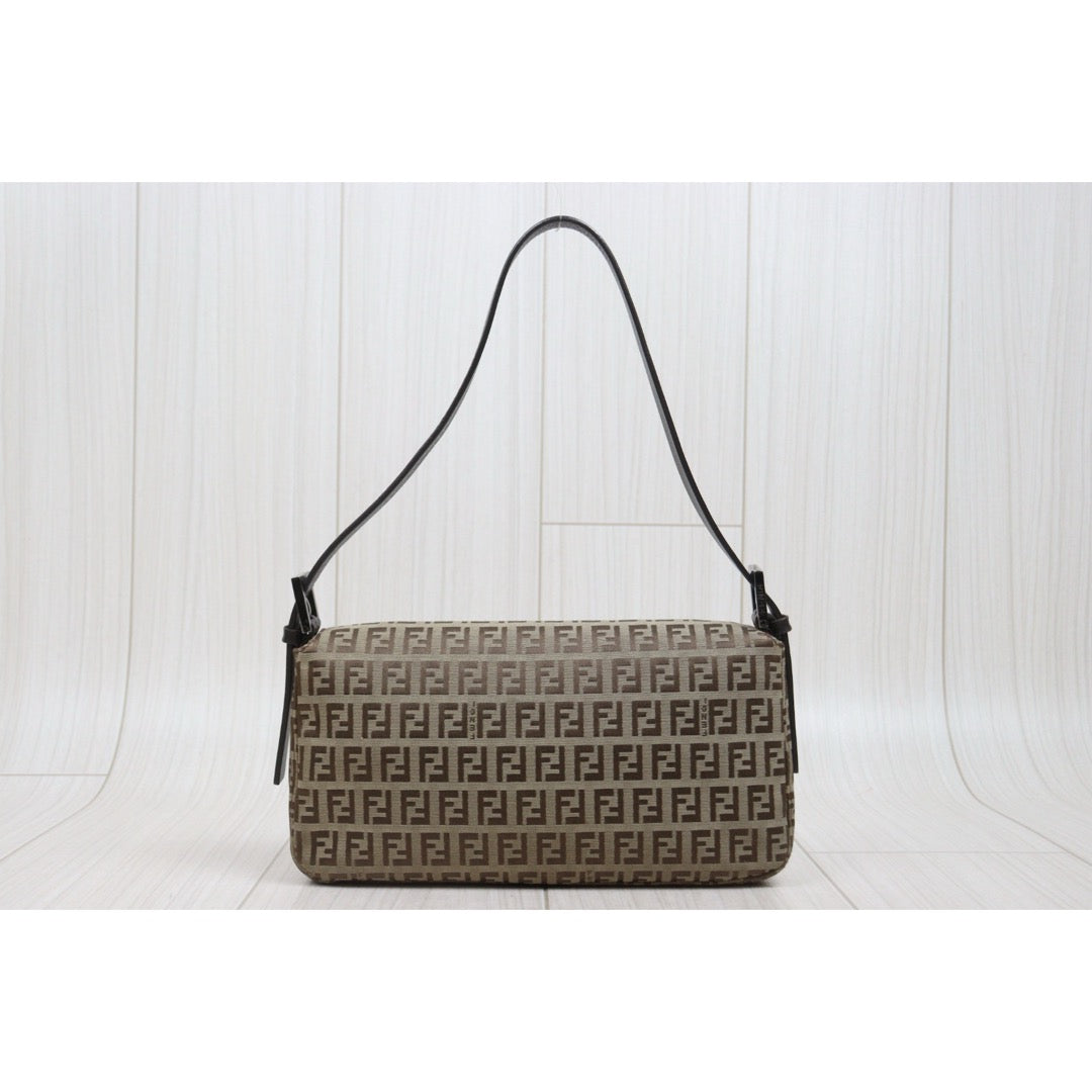 Very Good ( Rank A)｜ FENDI Zucca Mamma Baguette  Shoulder Bag  Light Taupe PM｜S26030905