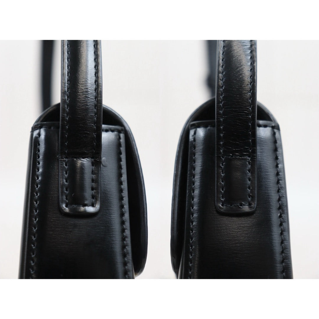 Good ( Rank AB) ｜CELINE Calf Leather Triomphe Black Shoulder Bag Golden Hardware｜S25090105