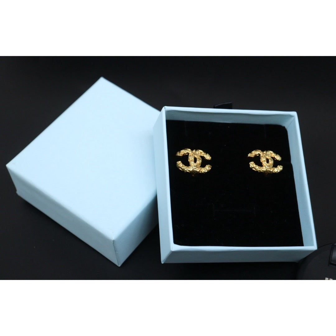 Include Authentic Detective Certificate of Authenticity｜Excellent（Rank SA） ｜ CHANEL 93A Coco Mark Vintage Lava Gold Earrings Made In 1993Year ｜26041303