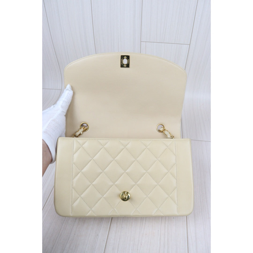 Rank AB ｜CHANEL Matrasse Diana 25 Lamb Skin Beige Shoulder Bag  ｜V24031229