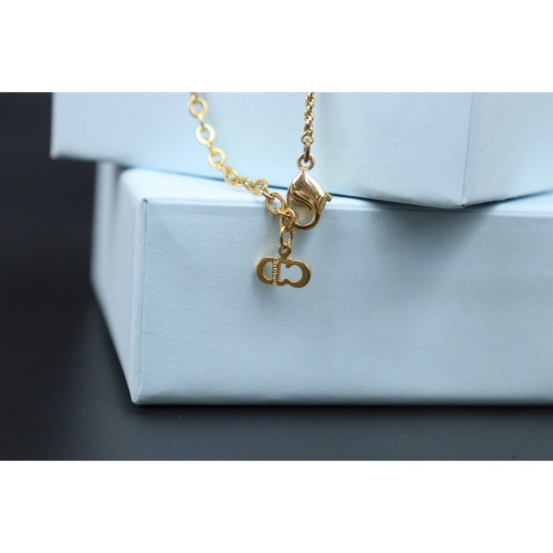 Very Good ( Rank A)  ｜ Dior Logo Emblem Necklace ｜Q25012304