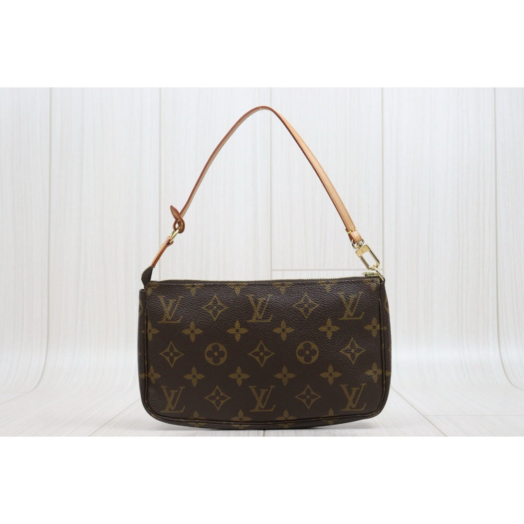 Include Entrupy Certificate of Authenticity｜Very Good ( Rank A)｜Louis Vuitton Monogram Pochette Accessoires ｜26051810