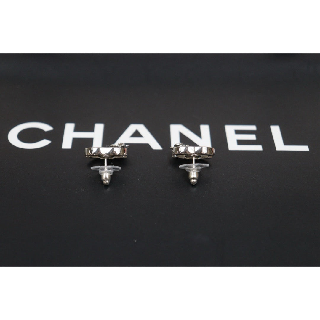 Very Good ( Rank A) ｜ CHANEL 07P Coco Mark  Black Enamel Camellia Earrings Made In 2007Year ｜26022401