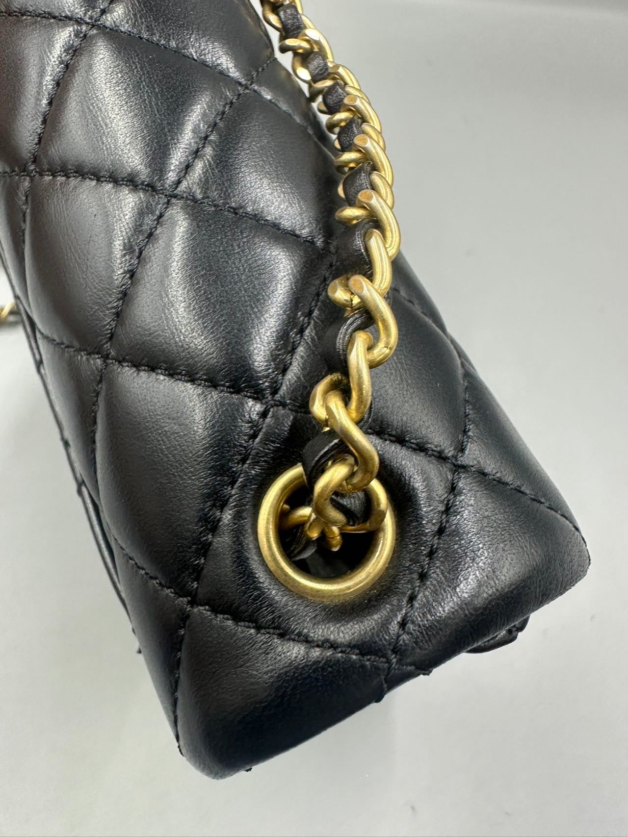 Include Entrupy Certificate of Authenticity｜Very Good ( Rank A)｜ CHANEL Lanbskin Square Shoulder Bag Black