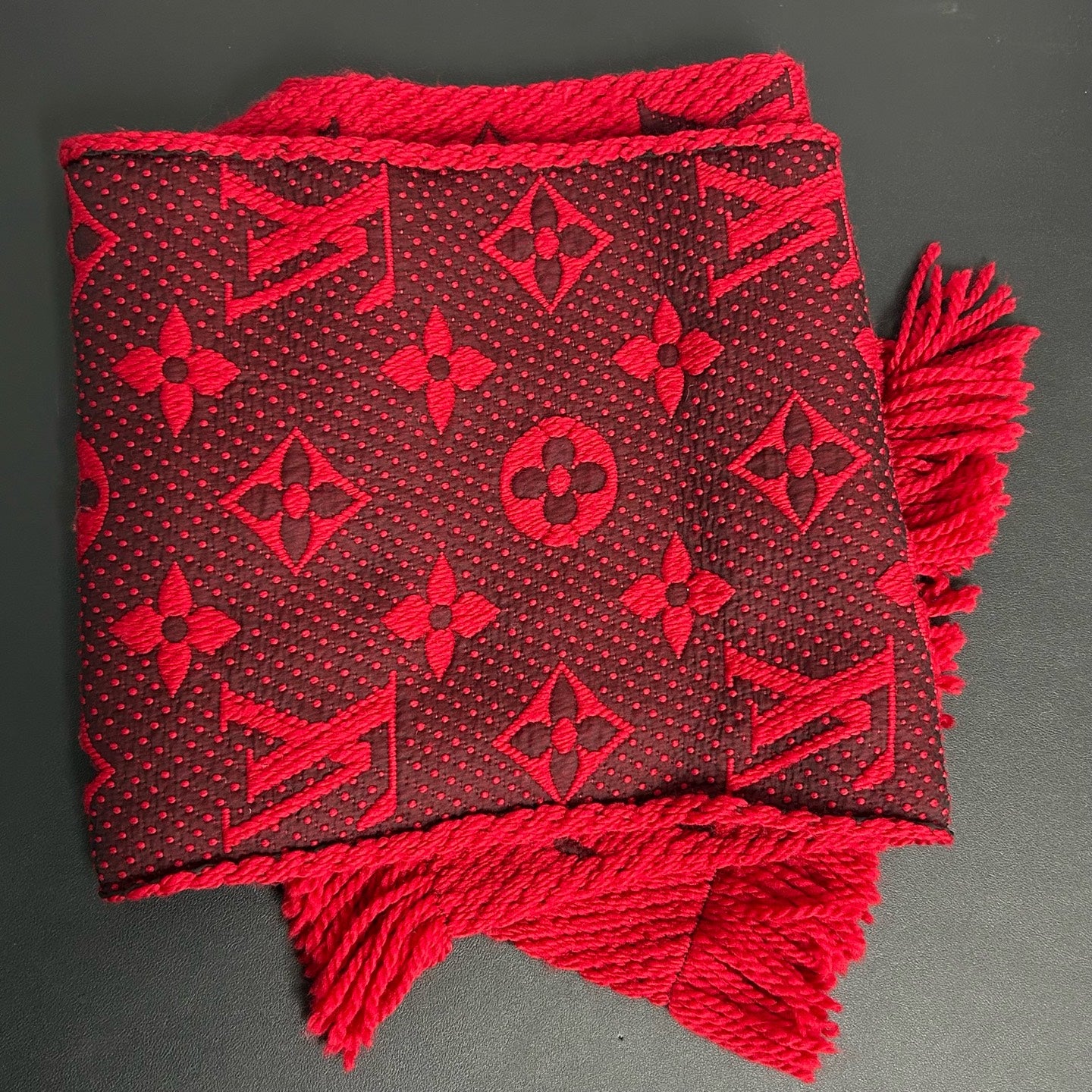 Very Good ( Rank A)｜LV Monogram Red Scarf