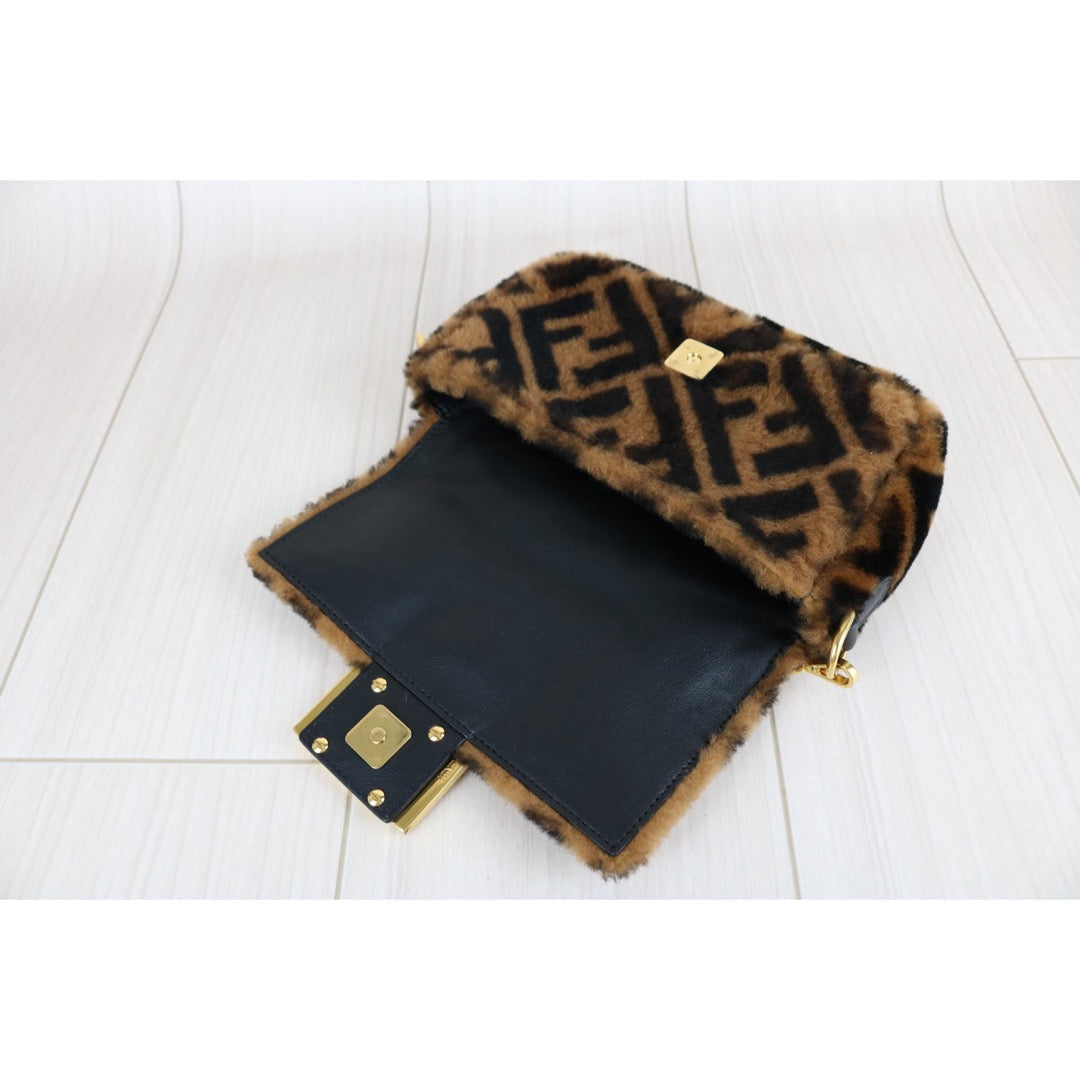 Very Good ( Rank A)｜ FENDI Zucca Mamma Baguette Sheep Skin Brown Shoulder Bag PM｜S25111302