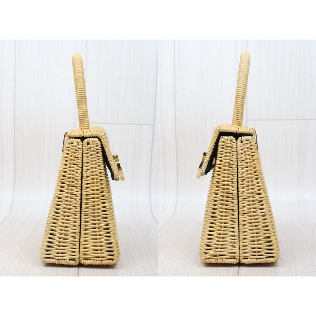 Very Good ( Rank A) ｜Ferragamo Gancini Bamboo Handbag ｜P25041402