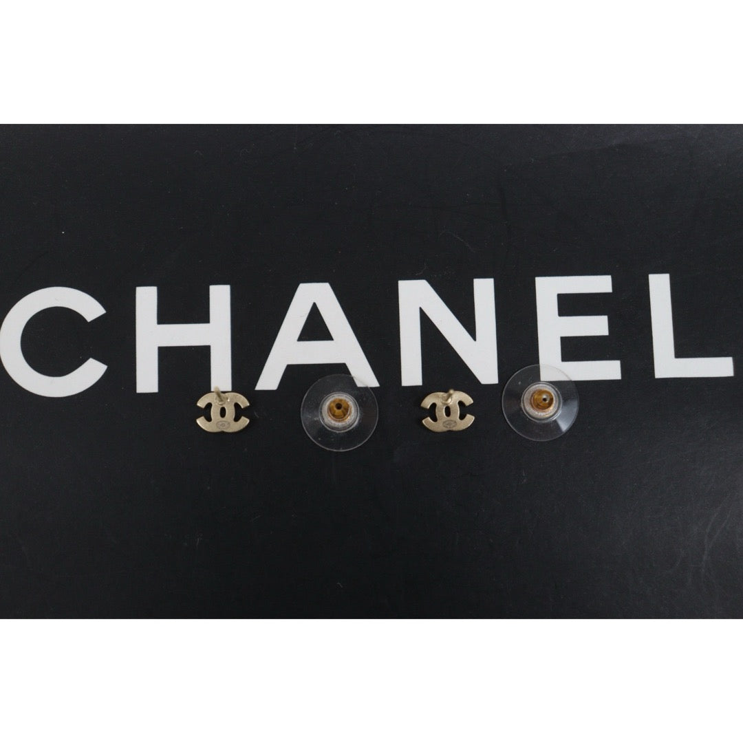 Include Authentic Detective Certificate of Authenticity｜Very Good ( Rank A) ｜CHANEL 08P COCO Mark Rhinestone Earrings Made In 2008Year｜26041312