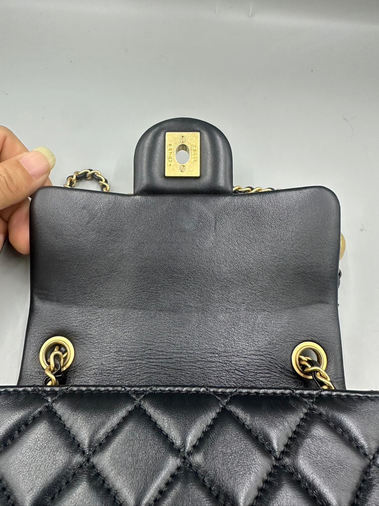 Include Entrupy Certificate of Authenticity｜Very Good ( Rank A)｜ CHANEL Lanbskin Square Shoulder Bag Black
