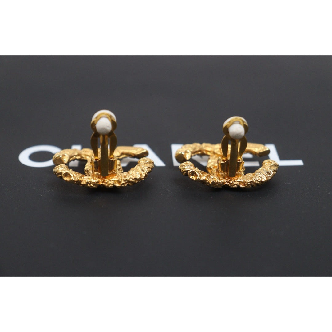 Include Authentic Detective Certificate of Authenticity｜Very Good ( Rank A) ｜CHANEL COCO Mark Crush Ear Cuffs Earrings ｜26070309